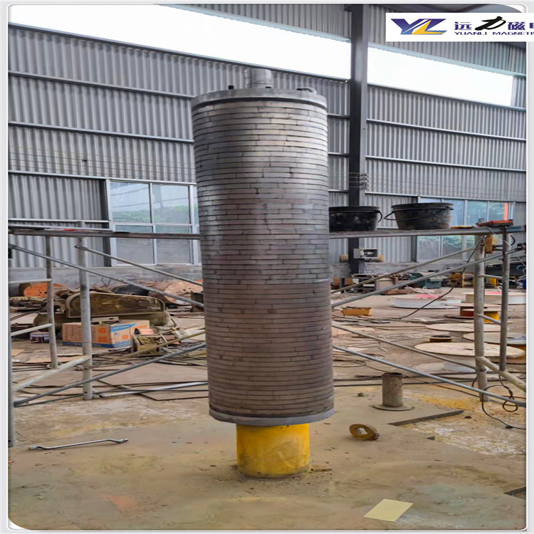 磁選機(jī)，滾筒磁選機(jī)促進(jìn)選礦領(lǐng)域整體的發(fā)展_滾筒磁選機(jī)促進(jìn)選礦領(lǐng)域整體的發(fā)展如何調(diào)磁選角_參數(shù)調(diào)磁及品牌價格