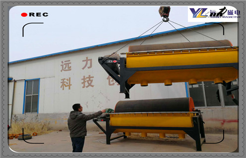 干式磁選機(jī)，連續(xù)自動(dòng)除鐵提純的干式磁選機(jī)獨(dú)特之處！_磁性礦粒鐵礦錳礦干式磁選機(jī)_干式強(qiáng)磁選機(jī)怎樣才能增加高磁感強(qiáng)度的屬性？工作視頻皮帶及結(jié)構(gòu)價(jià)格 