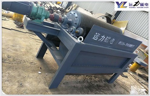 小型磁選機，小型磁選機的發(fā)展離不開設(shè)備質(zhì)量的競爭_礦用小型磁選機的發(fā)展離不開設(shè)備質(zhì)量的競爭_小型強磁滾筒磁選機