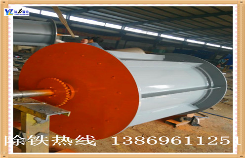 全磁　遠(yuǎn)力磁電生產(chǎn)的全磁滾筒通常安裝在輸送帶端頭上，使用環(huán)境更適用于大批量的礦石，谷物，沙子，砂礫，塑料，木材，碎玻璃，廢料等干性物料中的跟大含量的鐵屑，鐵片，鐵塊或者其他鐵磁性物料自動(dòng)分離。